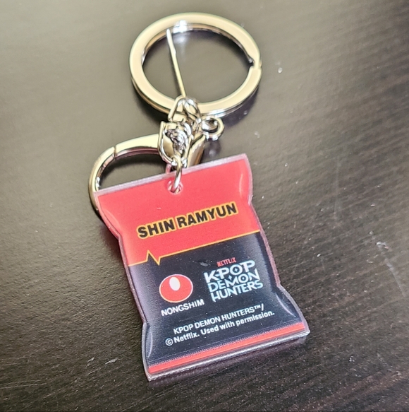 Red Shin Ramyun Keychain - Picture 2 of 4